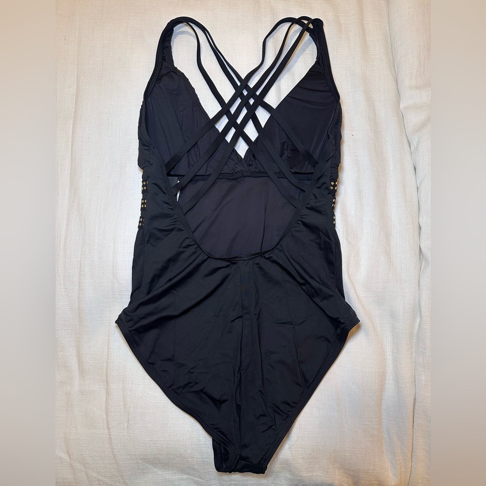 La Blanca NWT Nailed It Multi-Strap Cross-Back Classic Black One Piece Swimsuit - Picture 8 of 10